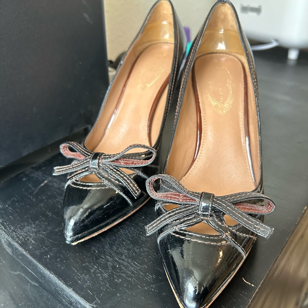 Elie Tahari Black Patent Leather Heels with Bow Detail